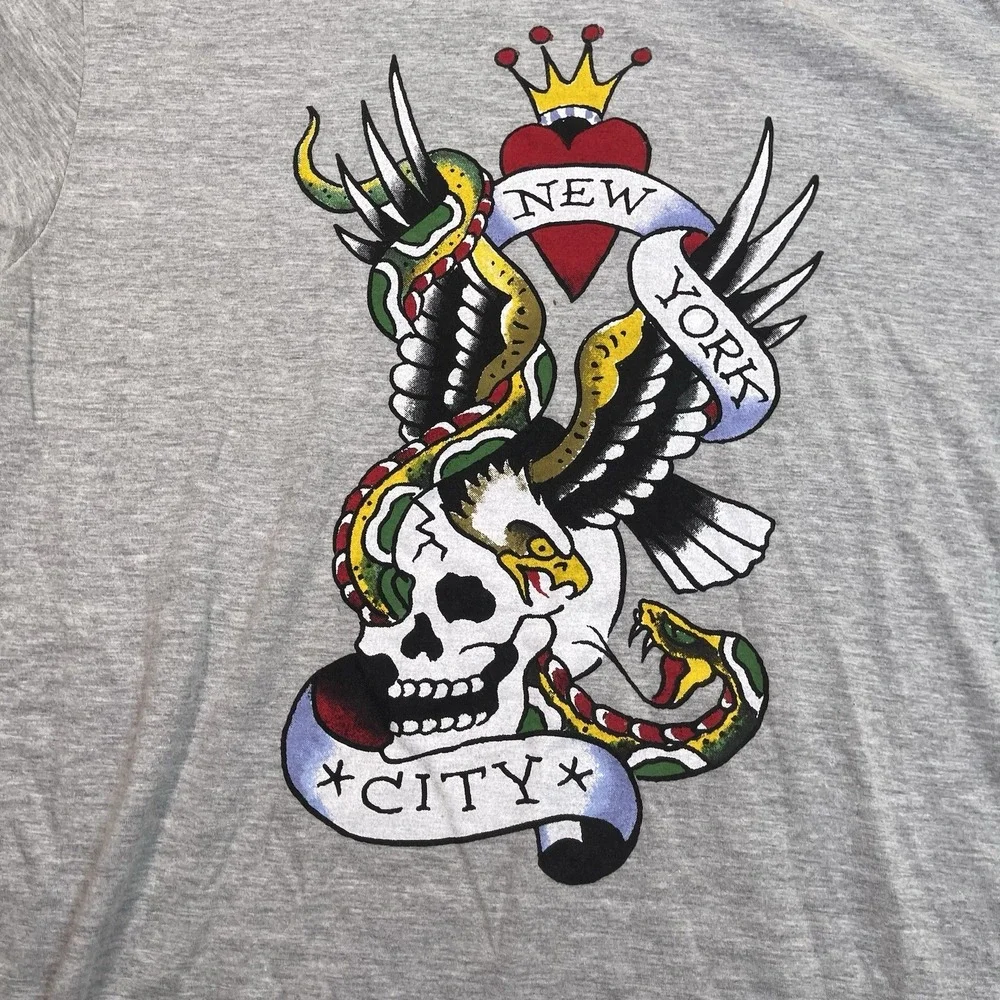 Ed Hardy Men's T-Shirt Size S/M New York City Print Gray Short Sleeve Skull